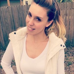 Meet your Posher, Elise